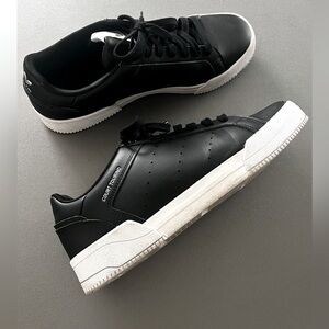 Adidas court tourino shoes. Size 9